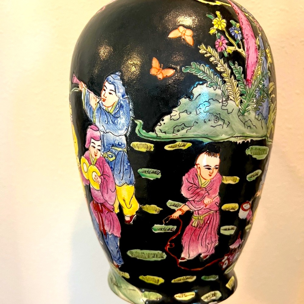 Vintage Famille Noir Asian Porcelain Hand Painted Decorative Vase - Picture 8 of 8